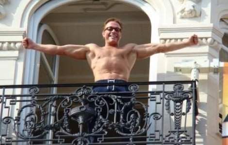 Jean-Claude Van Damme, implicat intr-un accident de masina