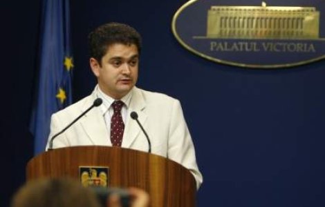 Paleologu, asaltat de femeile din PDL