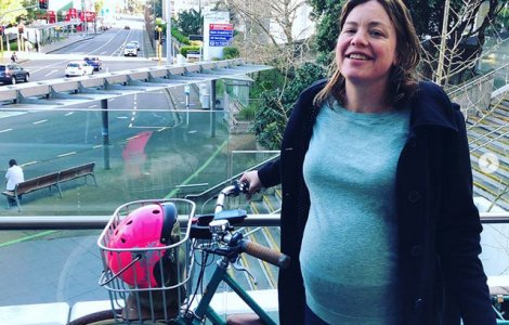 O femeie ministru din Noua Zeelanda s-a dus la spital cu bicicleta ca sa nasca