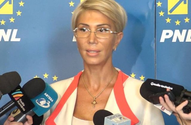 Raluca Turcan: Ii atrag atentia doamnei ministru Carmen Dan ca oferirea de informatii false Parlamentului Romaniei este infractiune