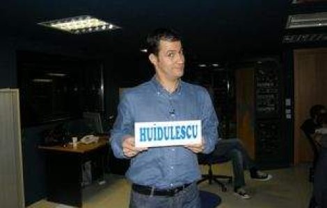 Huidu, pus oficial sub acuzare