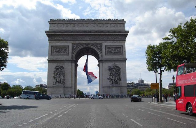 "Exces de xenofobie"? Cum se justifica francezii in fata romanilor?