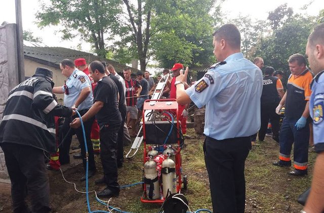Trei barbati au murit intr-o fantana secata in timp ce incercau sa recupereze un ciocan