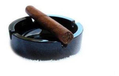 Un trabuc vs. un pachet de tigari: Aceeasi dependenta