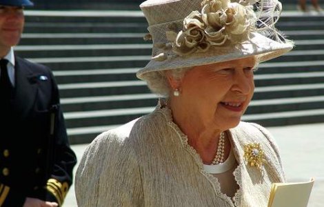 Austeritate la Palatul Buckingham: Regina stinge lumina