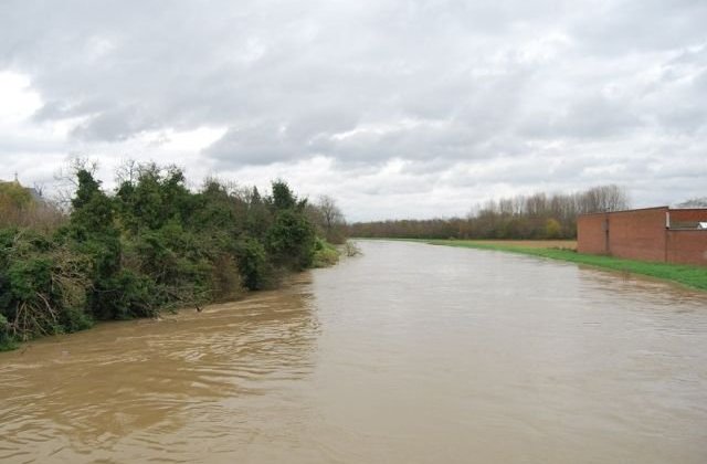 Cod galben de inundatii pe rauri din 11 judete, valabil pana marti dimineata