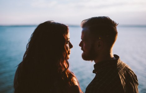 Studiu: Pentru 42% dintre romani distanta nu este o piedica in a mentine o relatie