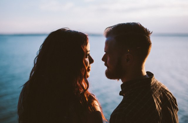 Studiu: Pentru 42% dintre romani distanta nu este o piedica in a mentine o relatie