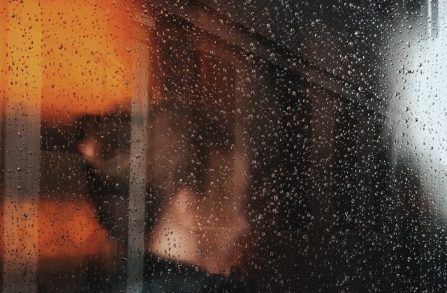 Atentionare de calatorie: Cod portocaliu de ploaie, furtuni si vant in Grecia