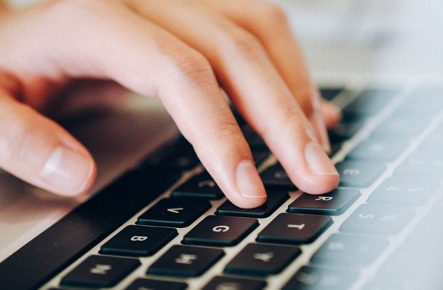 4 din 10 dintre romani utilizatori de internet  apeleaza la servicii de Internet Banking cel putin o data pe saptamana