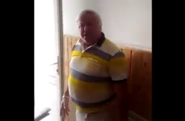 Membri USR, batuti de un primar cand au fost sa depuna semnaturile pentru "Fara penali" / VIDEO
