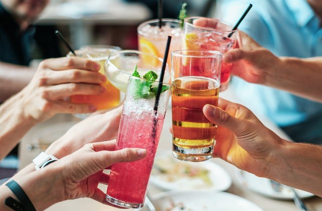Studiu: Fumatul si consumul de alcool pot provoca rigidizarea arterelor inca de la o varsta timpurie