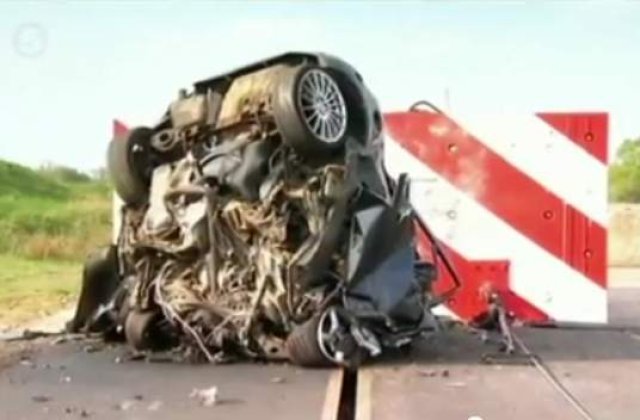 Crash test la 190 km/h cu Ford Focus! Ce ramane?