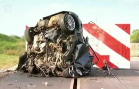Crash test la 190 km/h cu Ford Focus! Ce ramane?