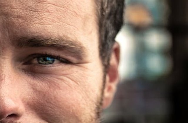 Studiu: Ridurile pronuntate de pe frunte pot trada un risc ridicat de boli cardiovasculare