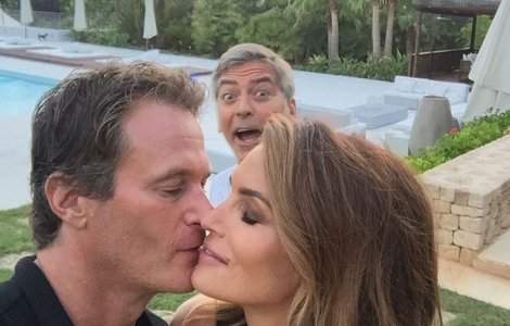  Top  Photobomb cu vedete. 9 momente in care starurile au "stricat" pozele altor persoane