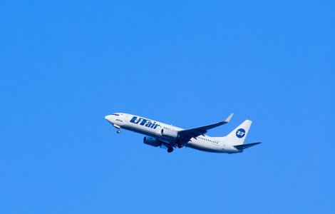 Zeci de raniti, dupa ce un avion a ratat aterizarea la Soci si a luat foc