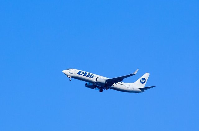 Zeci de raniti, dupa ce un avion a ratat aterizarea la Soci si a luat foc