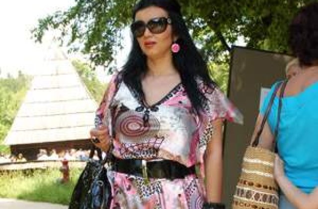 Bahmuteanca, blog ca un WC: 'Idilele Mihaelei sunt un rahat cu apa rece!'