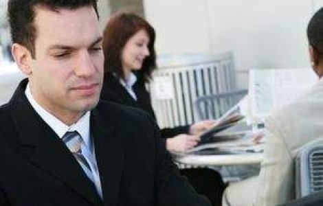 Pastrarea slujbei, un razboi psihologic