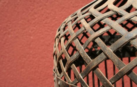  Socant  Doi copii, tinuti in custi pentru animale in Nebraska