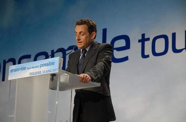 Sarkozy, "clovnul de la Elysee", condus de soacra si nevasta