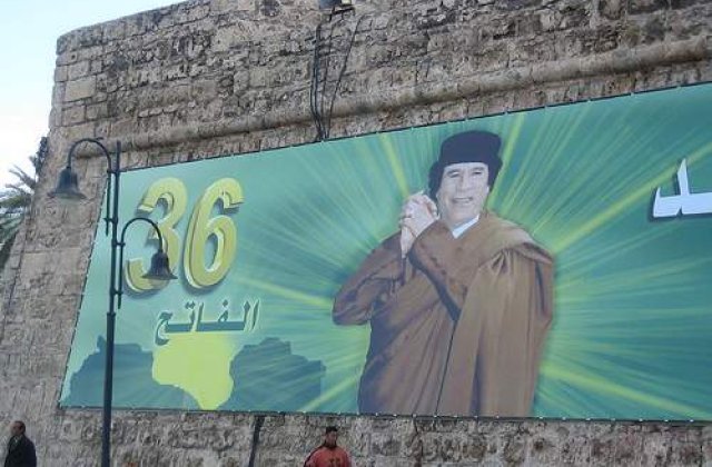 [VIDEO] Primele imagini cu inmormantarea lui Gaddafi