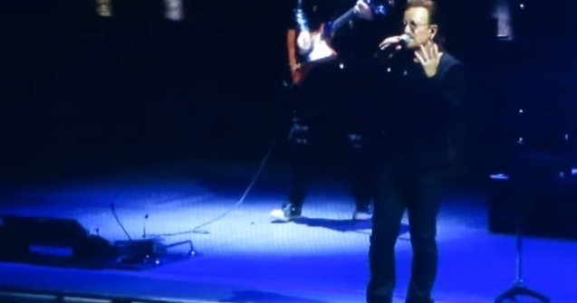 Bono a ramas fara voce in timpul unui concert la Berlin. Show-ul trupei U2, anulat/ VIDEO