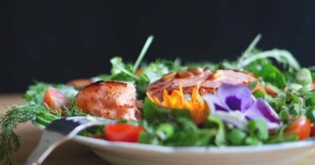 Studiu: Dieta mediteraneana poate prelungi viata chiar si atunci cand este adoptata la o varsta inaintata
