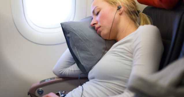  Top  Nu poti dormi in avion? 10 trucuri de la experti care iti vin in ajutor