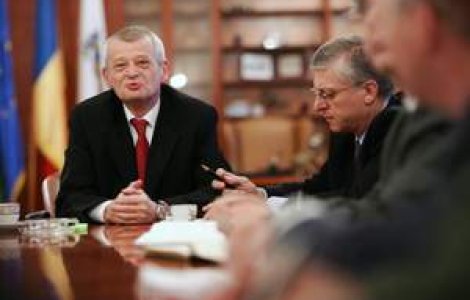 Oprescu da angajatilor Centrului de Calcul un spor de 10% pentru 'conditii vatamatoare'