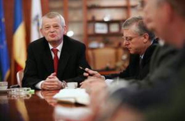 Oprescu da angajatilor Centrului de Calcul un spor de 10% pentru 'conditii vatamatoare'