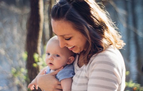 USR: Femeile cu venituri din drepturi de autor, lasate de coalitia PSD-ALDE fara indemnizatia de crestere a copilului