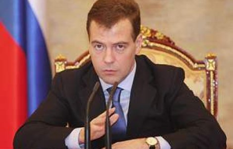 Dmitri Medvedev monitorizeaza vacantele oficialilor rusi in strainatate