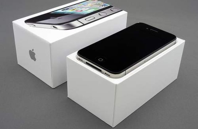 Un alt operator aduce iPhone 4S in Romania