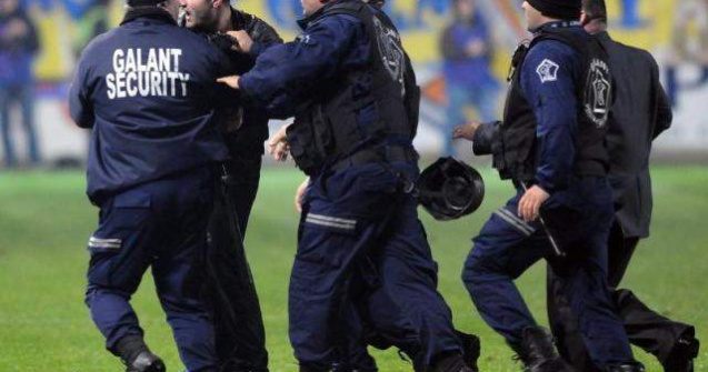 Suporterul care l-a lovit pe Galamaz ramane in arest