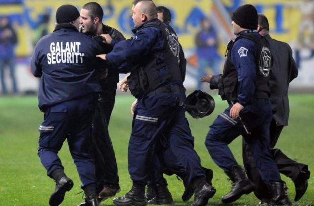 Suporterul care l-a lovit pe Galamaz ramane in arest