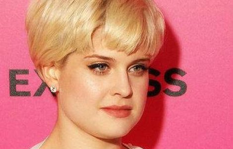 Kelly Osbourne, inselata cu un transsexual