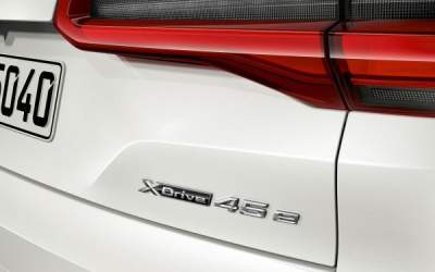 Noul BMW X5, capabil de 80 de...