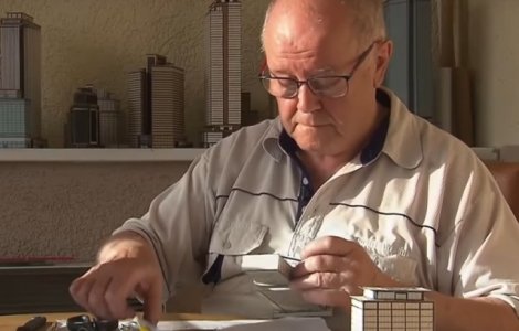 Un pensionar a construit un oras cu 4.000 de cladiri din carton timp de 65 de ani/ VIDEO