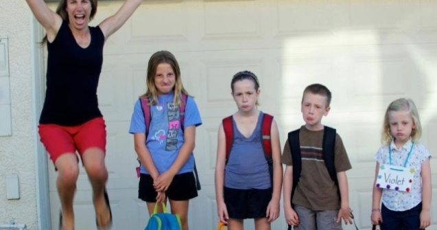  Top  8 imagini din prima zi de scoala care surprind reactiile parintilor