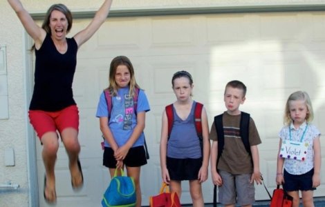  Top  8 imagini din prima zi de scoala care surprind reactiile parintilor