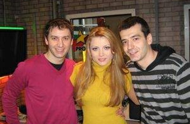 Elena Gheorghe a cantat in armana pentru Hagi