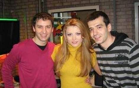 Elena Gheorghe a cantat in armana pentru Hagi