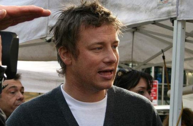 David Beckham ii ia locul lui Jamie Oliver