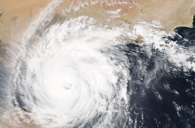 Uraganul Florence a evoluat rapid, atingand intr-un ritm accelerat gradul 4