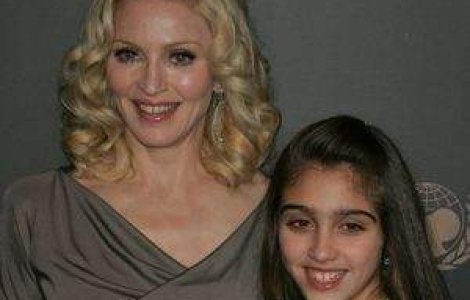 Madonna, geloasa pe fiica ei