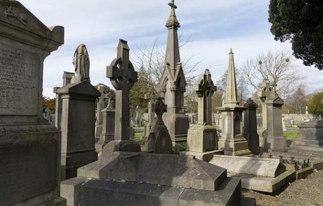 Un rus a trait in casa cu 26 de cadavre, toate imbracate in papusi