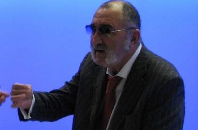 Tiriac: Va fi criza si in 2012, trebuie "stransa centura"