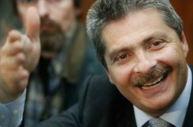 Sorin Ovidiu Vintu si Liviu Luca, retinuti pentru 24 de ore